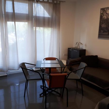Kertvarosi Apartman II Tiszaújváros Buitenkant foto