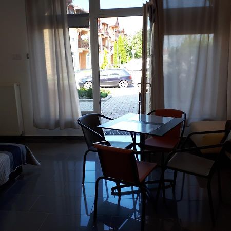 Kertvarosi Apartman II Tiszaújváros Buitenkant foto