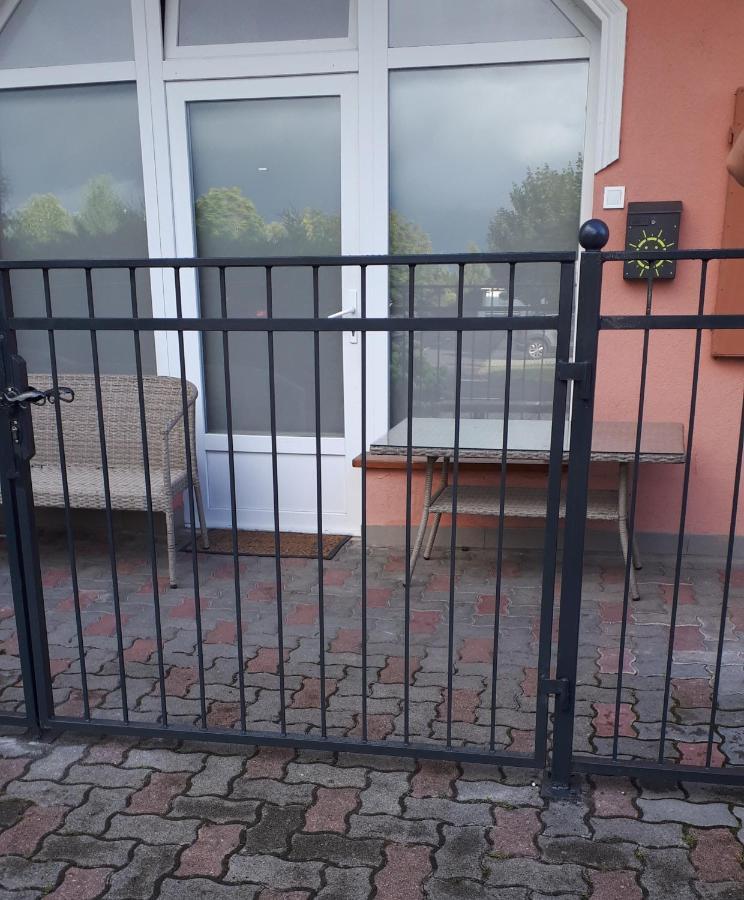 Kertvarosi Apartman II Tiszaújváros Buitenkant foto