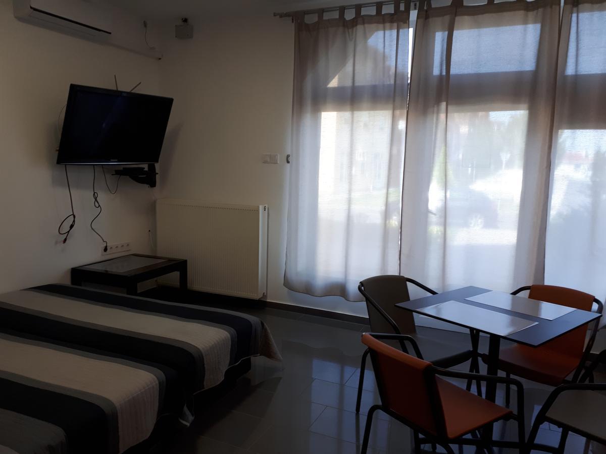 Kertvarosi Apartman II Tiszaújváros Buitenkant foto