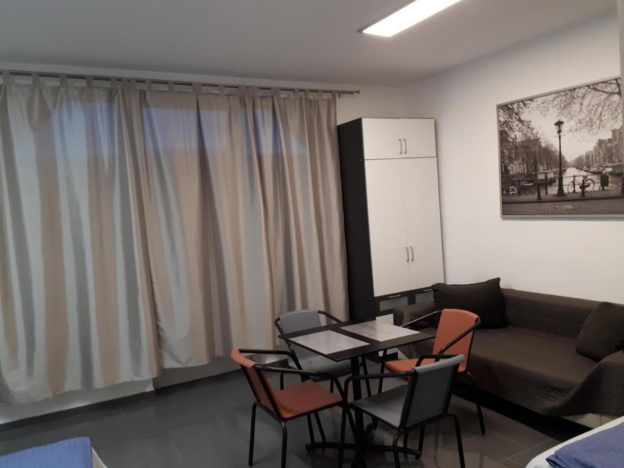 Kertvarosi Apartman II Tiszaújváros Buitenkant foto