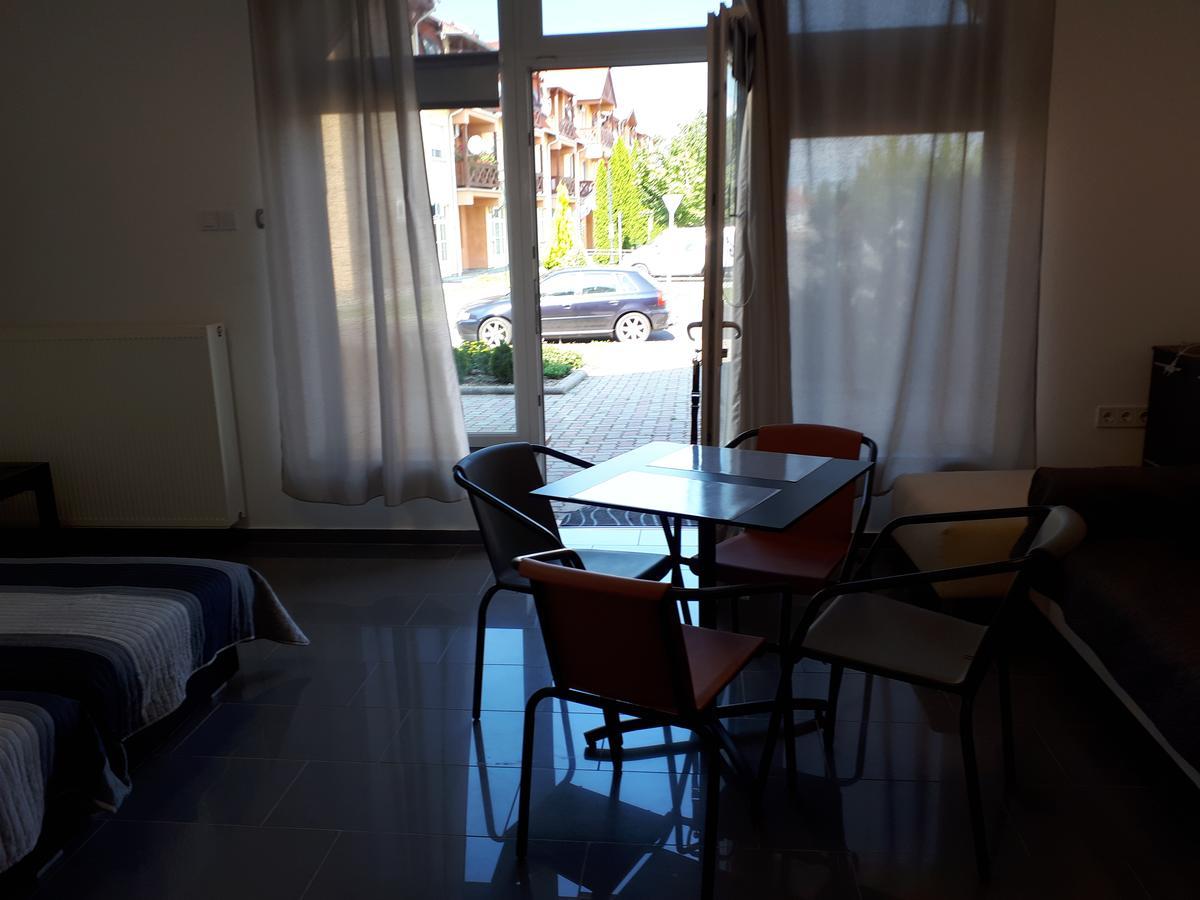 Kertvarosi Apartman II Tiszaújváros Buitenkant foto