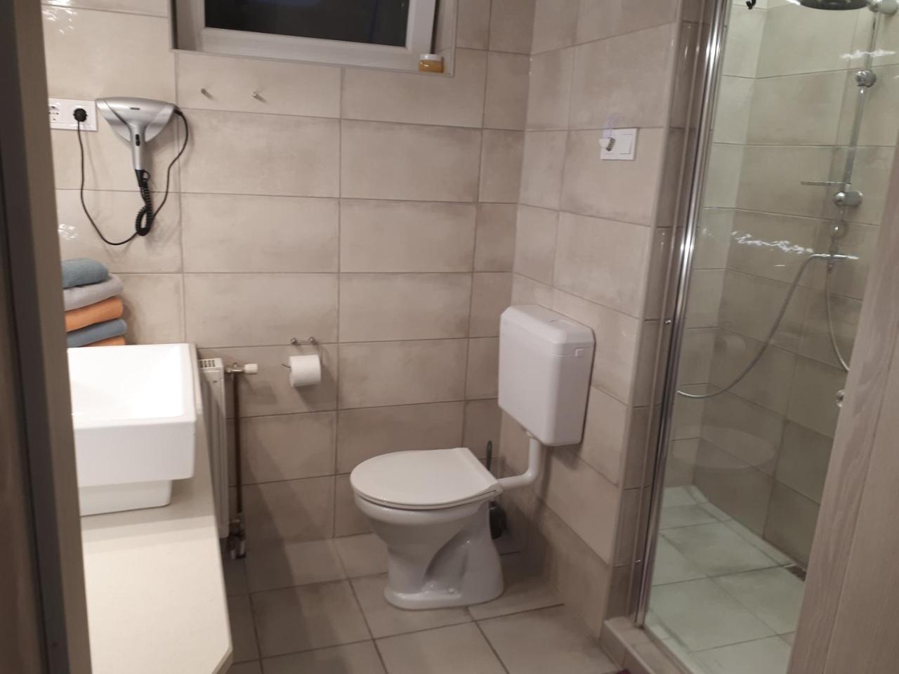 Kertvarosi Apartman II Tiszaújváros Buitenkant foto
