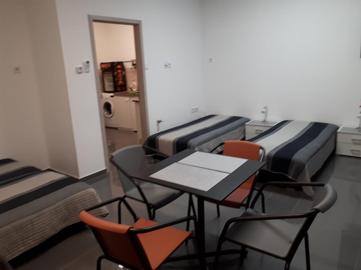 Kertvarosi Apartman II Tiszaújváros Buitenkant foto