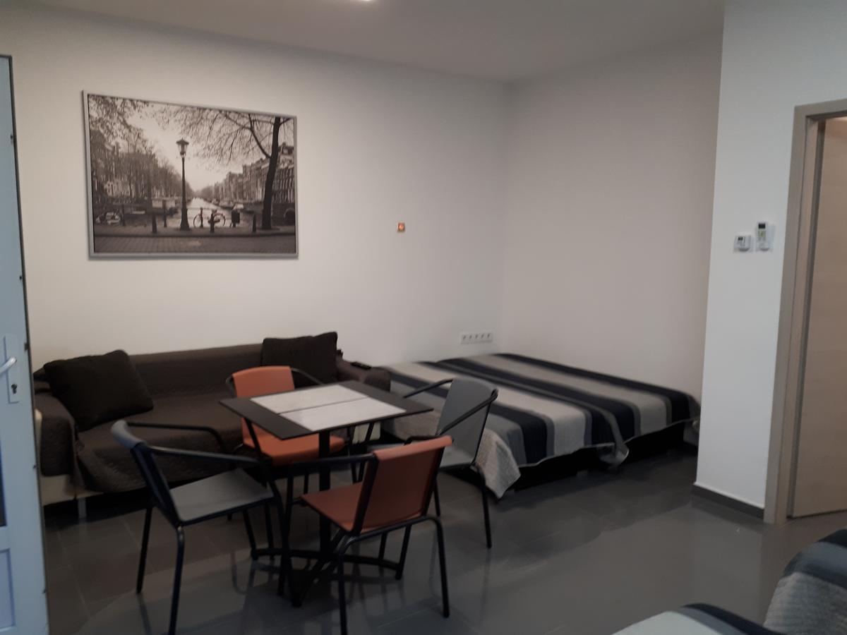 Kertvarosi Apartman II Tiszaújváros Buitenkant foto